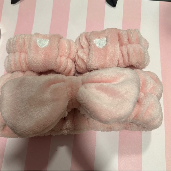 FOREO Luna Mini 2 in Bright Yellow - Picture 3 of 3